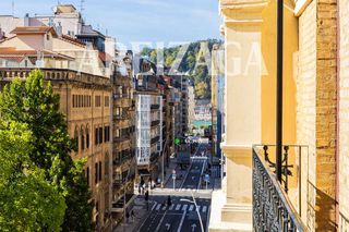 Appartement à Calle easo 37. Vivienda junto a la catedral del buen pastor y a 5 minutos de la