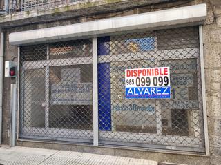Rent Business premise  Gijón - san juan de la cruz. Centro, local instalado, con amplio escaparate y gran paso de ge