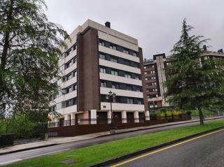 Alquiler Local Comercial en Oviedo - piloña 7. Local nuevo en el barrio de montecerrao.