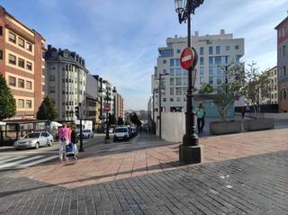 Aparcament cotxe a Oviedo - gascona 7. Plaza de garaje para coche pequeño en calle gascona, centro de o