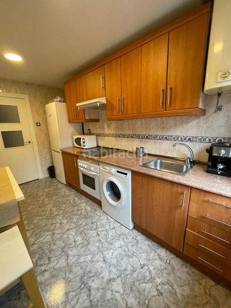 Foto 990b3bd4-0845-43ff-81b6-530f35230206. Alquiler piso zona jesuitas, cuarta planta en un estado impecable, exterior, amueblada. en Gijón