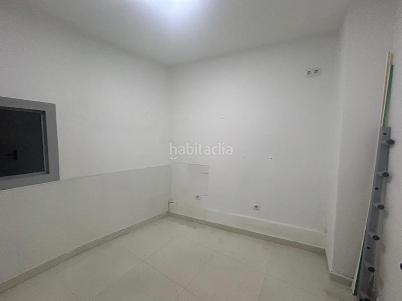 Foto 237eb061-dd6e-4071-aa0c-ecd7d9310484. Alquiler local comercial se ofrece en alquiler un amplio local comercial en la zona de La Calzada. este local es una opción ideal para aquellos que buscan en Gijón