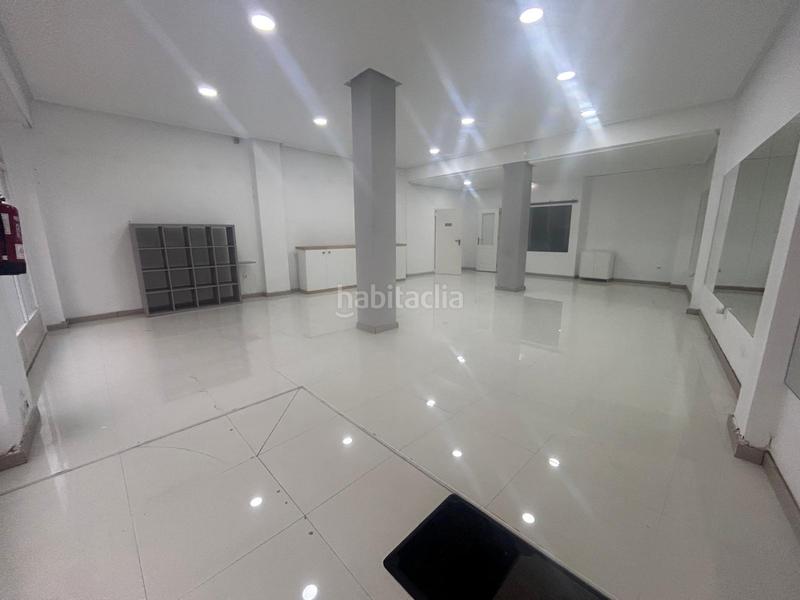 Foto 25052918-f7a6-4177-bec4-9d36b75ae91b. Alquiler local comercial se ofrece en alquiler un amplio local comercial en la zona de La Calzada. este local es una opción ideal para aquellos que buscan en Gijón