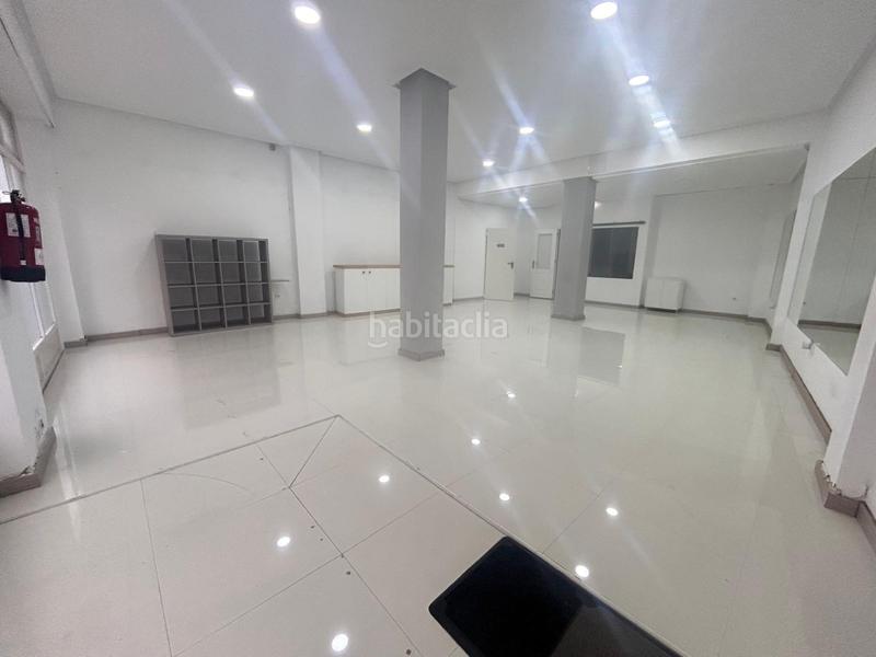 Foto 5be8bccb-9772-445c-a819-cae07da1e848. Alquiler local comercial se ofrece en alquiler un amplio local comercial en la zona de La Calzada. este local es una opción ideal para aquellos que buscan en Gijón