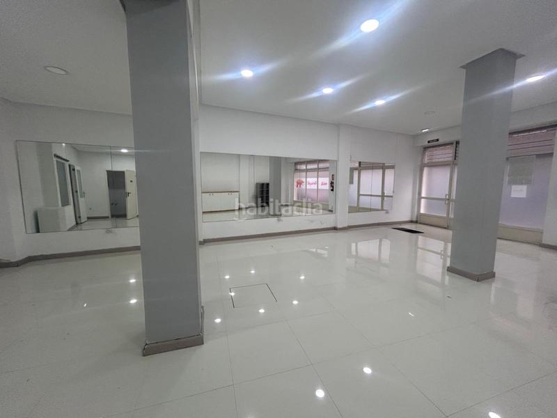 Foto b4bb6ae7-235c-4ab0-bb16-f99281f4825b. Alquiler local comercial se ofrece en alquiler un amplio local comercial en la zona de La Calzada. este local es una opción ideal para aquellos que buscan en Gijón