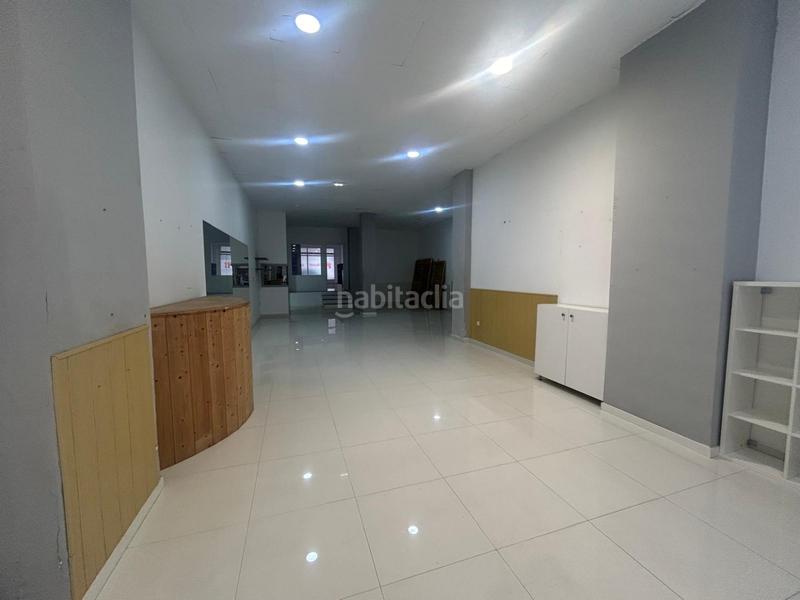 Foto f303ed9d-f743-4f3d-b73b-c1507522de1b. Alquiler local comercial se ofrece en alquiler un amplio local comercial en la zona de La Calzada. este local es una opción ideal para aquellos que buscan en Gijón