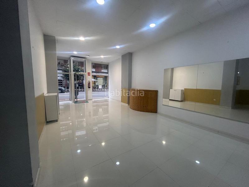 Foto f6f5ce83-9663-486b-bc9e-723659d32db4. Alquiler local comercial se ofrece en alquiler un amplio local comercial en la zona de La Calzada. este local es una opción ideal para aquellos que buscan en Gijón