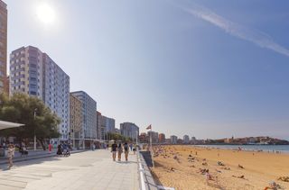 Miete Etagenwohnung in Gijón - cl la playa 9. En la playa de san lorenzo, dos dormitorios, exterior, vistas al