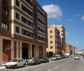 Miete Geschäftsraum  Gijón - mar cantabrico. Viesques, amplio local con más de 11 metros de fachada, máxima v