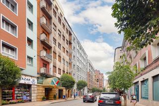Appartement à Gijón - av de portugal 16. Laviada, cuarta planta, exterior, 4 dormitorios, con terraza, mu