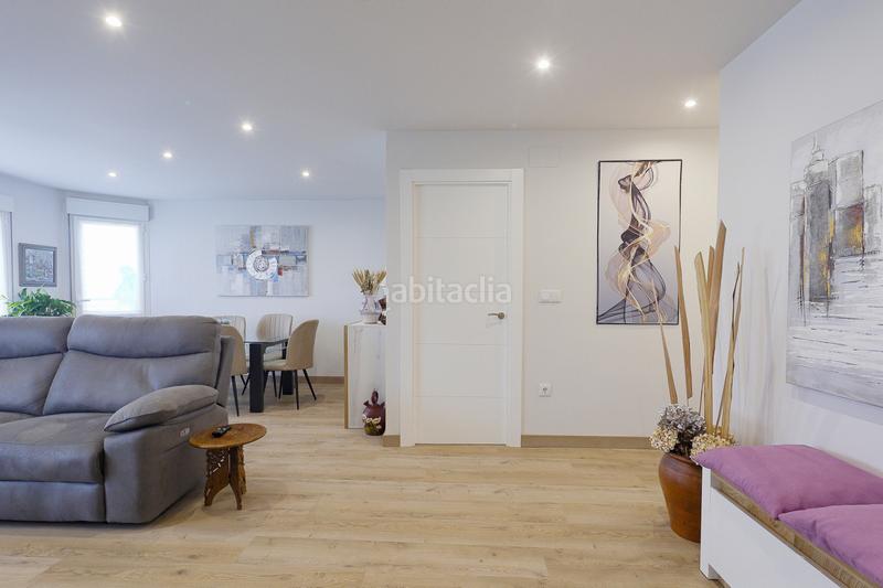 Foto 35ff9c29-3327-4d19-b282-d064f508e748. Piso espléndido piso en el corazón tu hogar ideal espera si sueñas con vivir en el vibrante Centro , a tan solo 5 minu en Gijón