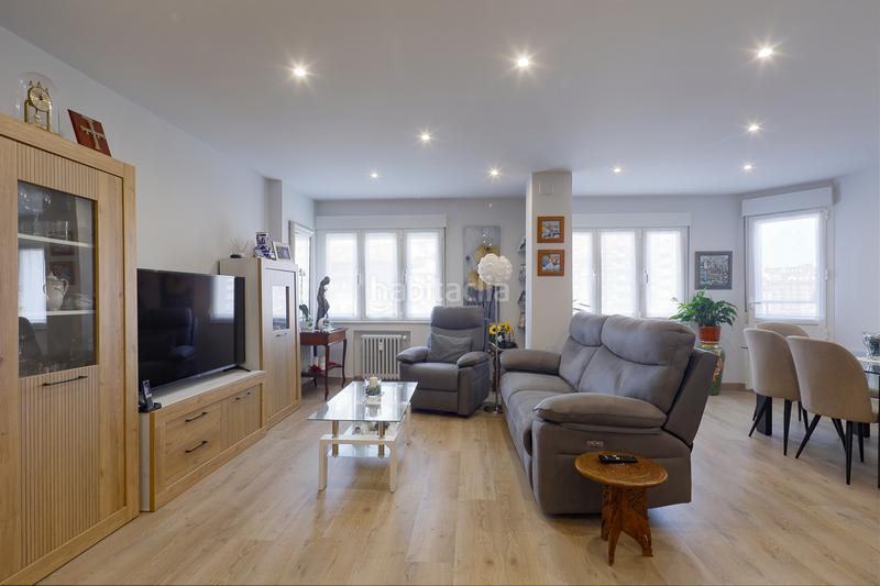 Foto 4b4d1ed6-5846-45ee-bd69-0337e8a12309. Piso espléndido piso en el corazón tu hogar ideal espera si sueñas con vivir en el vibrante Centro , a tan solo 5 minu en Gijón