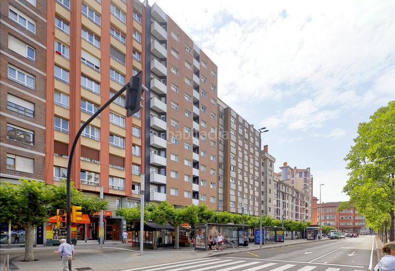 Foto 4bf513e2-5251-40d1-879d-97294a5efdb1. Piso espléndido piso en el corazón tu hogar ideal espera si sueñas con vivir en el vibrante Centro , a tan solo 5 minu en Gijón