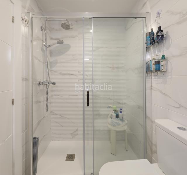 Foto a74b130e-10db-41e0-8e38-707cc9eff1b0. Piso espléndido piso en el corazón tu hogar ideal espera si sueñas con vivir en el vibrante Centro , a tan solo 5 minu en Gijón