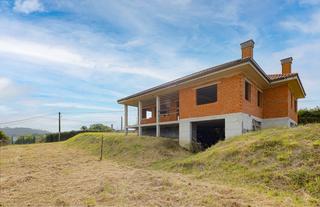 Casa in Cm eria porceyo. Casa con parcela de 2.500 m2, vivienda con proyecto para 45