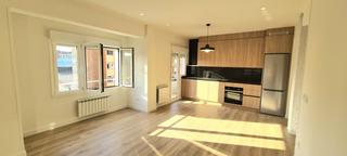 Rent Flat in Laviada. Constitucion, tercera planta, completamente reformada, muy lumin