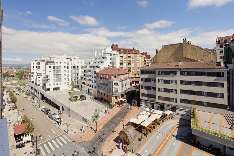 Foto fcb3b2c9-b9f1-42a2-b472-3de68f4f7bea. Piso en Oviedo - calle alcalde garcia conde 13 piso a estrenar en el centro , con terraza, la mejor orientación y amplias vistas espectaculares! descubre esta exclusiva en Oviedo