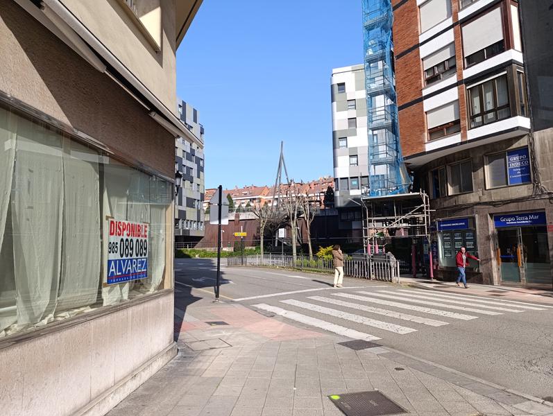 Foto 1b03a50d-5a46-4026-a736-3ed8fdd9187b. Alquiler local comercial en Oviedo - cl arquitecto reguera 13 centro, local comercial en alquiler o venta 185.000eur con excelente ubicación y máxima visibilidad. situado en una esquina estrat en Oviedo