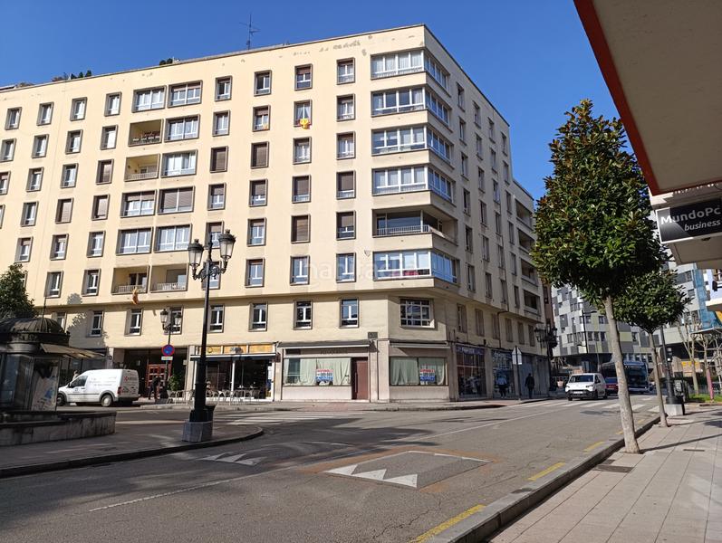 Foto 64e9f83c-b4af-48b5-a235-bc276d41470b. Alquiler local comercial en Oviedo - cl arquitecto reguera 13 centro, local comercial en alquiler o venta 185.000eur con excelente ubicación y máxima visibilidad. situado en una esquina estrat en Oviedo