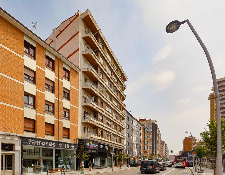 Foto d779cbcf-8975-481f-baa4-1b18fe4d82f4. Piso en Gijón - av pablo iglesias 51 avenida pablo iglesias, séptima planta, exterior, soleada, 4 dormitorios, con terraza! iniciamos comercialización en venta de una en Gijón
