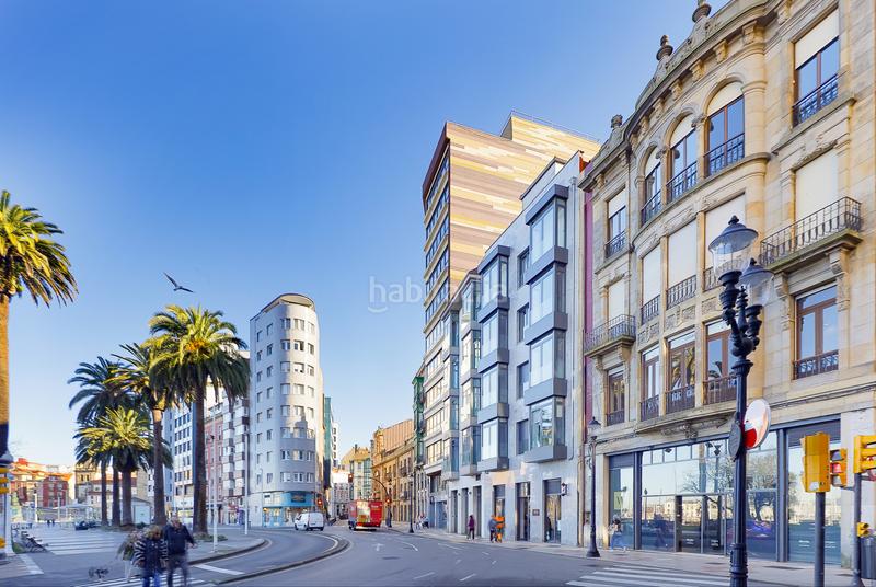 Foto 5a9f8fa5-8bb7-4ca0-b7ae-942cad756f18. Piso con vistas al puerto deportivo y a los jardines de la reina, completamente reformado y en un estado impecable! en Gijón