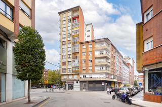 Pis  Gijón - cl chile 20. Natahoyo, cuarta planta, exterior, luminosa, y muy bien comunica