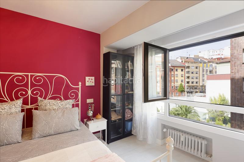 Foto ad96411d-6c2b-4a97-b60d-376410dcd43c. Piso en Oviedo - cl gonzalez besada 27 gonzález besada, cuatro dormitorios con terraza, con plaza de garaje y trastero ,amueblado ubicado en una de las mejores zonas de en Oviedo