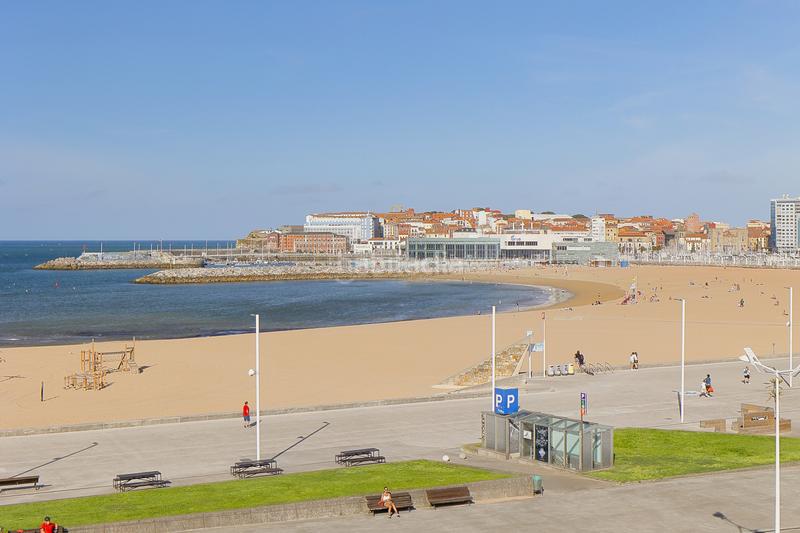 Foto 46e9255d-187c-4c73-bdc6-0a7d2a3694c3. Location appartement avec chauffage parking dans El Natahoyo Gijón