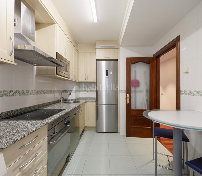 Foto 79ad5d62-58d6-4c10-8e14-7ec45f9515d8. Rent flat with heating parking in El Natahoyo Gijón