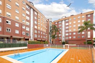Pis  Gijón - cl miguel de unamuno 2. Urbanización con piscina, totalmente reformado, amplias estancia