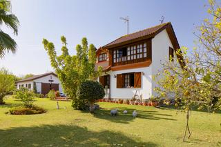 Casa a Granda. 127969 vive a tu ritmo en esta casa única en vega gijón  natural