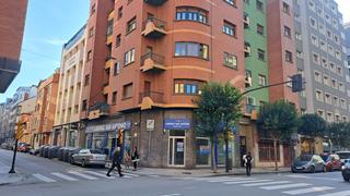 Lloguer Local Comercial a Gijón - av manuel llaneza - esquina argandona 37. Manuel llaneza, local instalado, en esquina, con amplios escapar