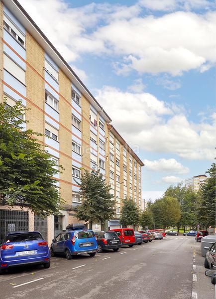 Foto 9b7a0293-8b7b-48fe-9ef2-6d56ef300b6d. Appartamento in Gijón - cl badajoz 4 in Pumarín Gijón