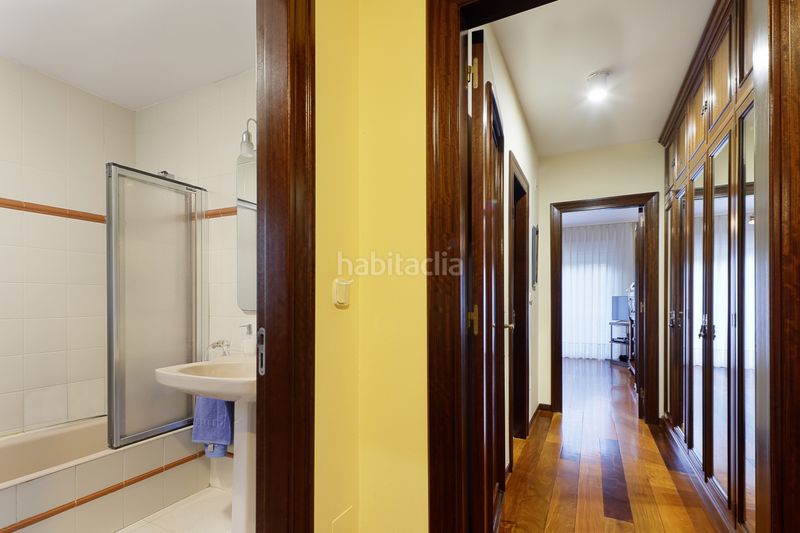 Foto 6bc8e632-9b2b-48f2-89f7-e0e11bab7a91. Casa amb calefacció aparcament a Somió Gijón