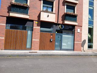 Lloguer Local Comercial a Gijón - anselmo solar 41. Negocio odontologico en viesques