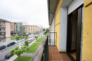 Flat  Oviedo - rio porcia 1. Al lado del palacio de los deportes, exterior, muy luminosa, con