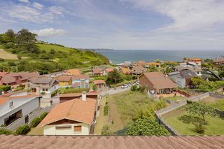 Casa  Xivares - calle el acebo 10. Chalet independiente con vistas al mar en  urbanización xivares