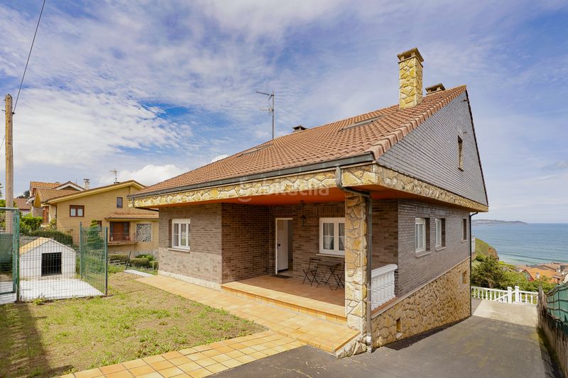 Foto 56b82398-8926-4dc8-aa27-d4cf7748ec43. Casa amb calefacció aparcament piscina a Carreño