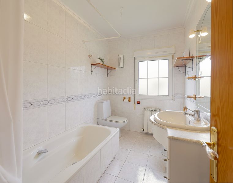 Foto d7a9e6f4-9aaa-47a0-b2b1-854e299661d0. Casa amb calefacció aparcament piscina a Carreño