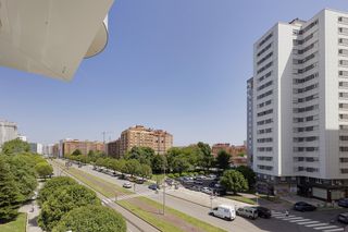 Pis  Gijon - cl filosofo jose gaos 1. Amplia y luminosa vivienda, tercera planta, completamente exteri