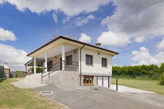 Haus in Porceyo. Casa en porceyo, muy próxima a la zona del alcampo, precioso por