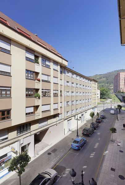 Foto 18b601b3-20ac-4e1b-80d9-b4feff12e3c8. Etagenwohnung in Oviedo - saturnino fresno 14 in Milán - Pumarín Oviedo