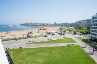 Pis  Gijón - cl mariano pola. Exclusiva vivienda con vistas a la playa, cuarta planta, con pla