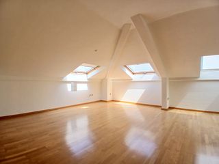 Miete Dachwohnung in Gijón - marques de san esteban 12. Descubre el ático tipo loft perfecto en el corazón de gijón disp