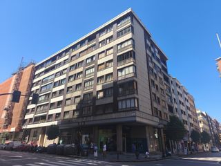 Pis a Gijón - cl ramon y cajal 2. Descubra su próximo hogar con plaza de garaje en el centro de gi