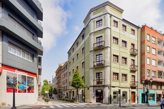 Pis a Oviedo - martinez marina 6. Exclusiva vivienda exterior en edificio señorial en el centro de