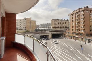 Piso en Oviedo - coronel bobes 2. Amplia vivienda, segunda planta, completamente exterior, con ter