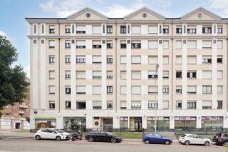 Flat in Oviedo - francisco grande covian 1. Amplio y luminoso apartamento con garaje y trastero junto al cen