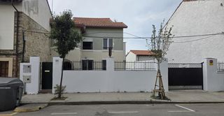 Lloguer Casa  Av profesor perez pimentel. Alquiler temporal hasta junio  exclusiva casa en somió con 1.200