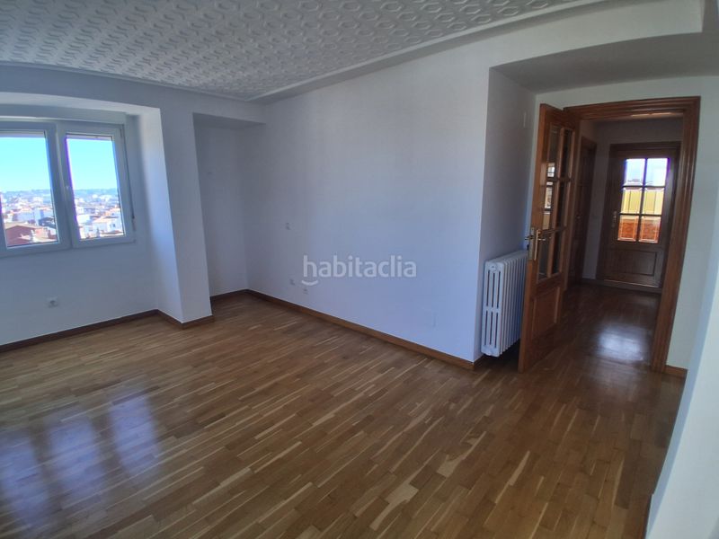 Foto 4a56ac2f-700c-42fc-9bcb-5cf06d08e30f. Alquiler piso en Gijón - av hermanos felgueroso 34 ático con espectaculares terrazas y vistas al mar si buscas amplitud, luz y espacios exteriores donde disfrutar cada día, en Gijón